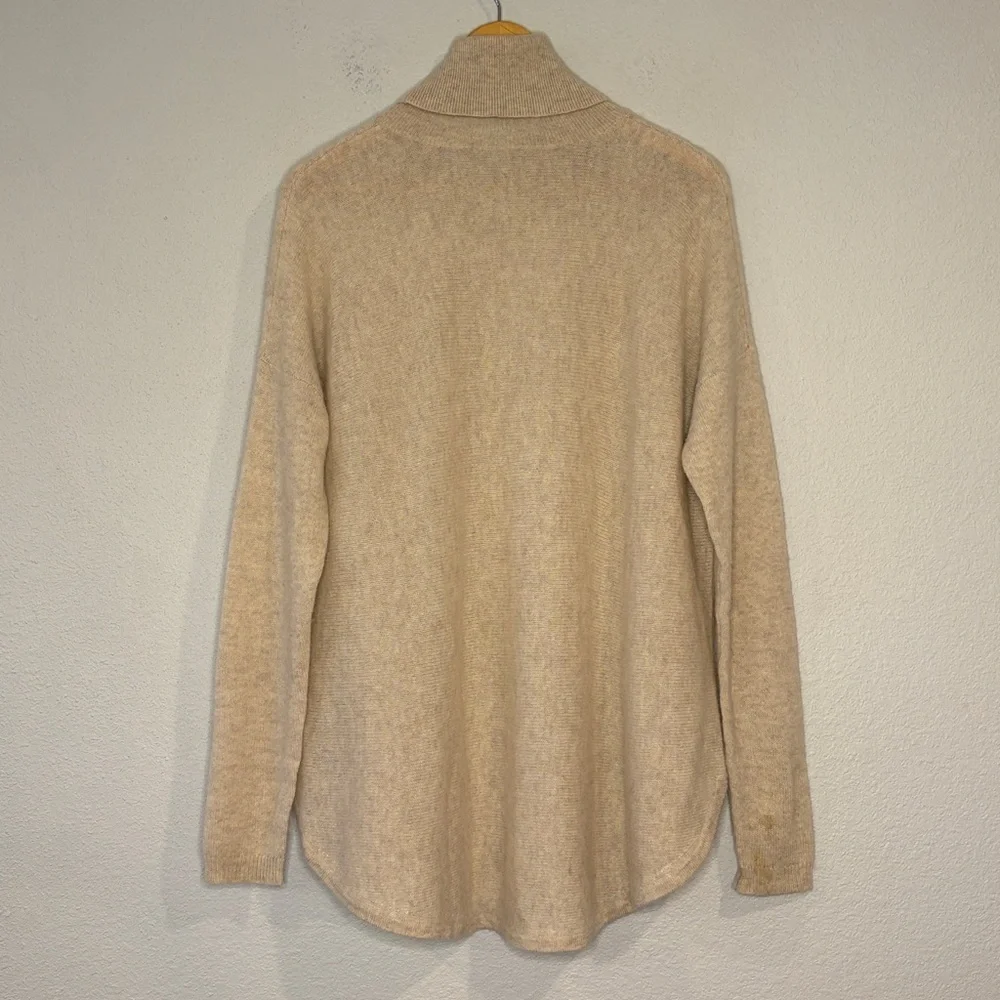 Elorie 100% cashmere turtleneck sweater longer length rounded hemline oatmeal M